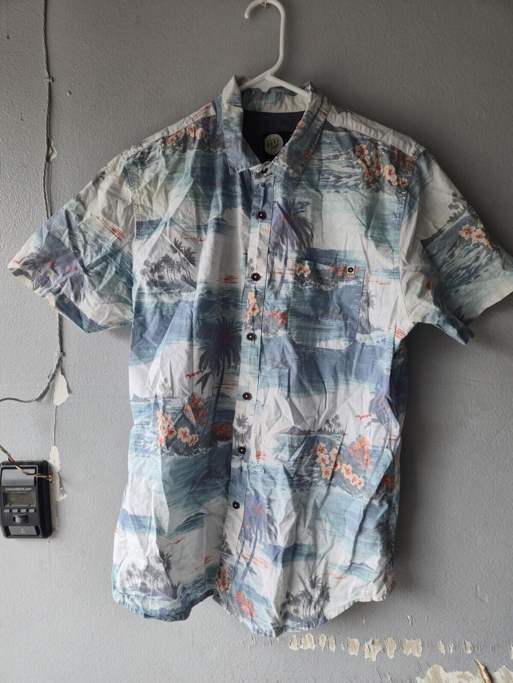 Rip Curl Men's Short Sleeve Tropical Print Button-Up Shirt MEDIUM